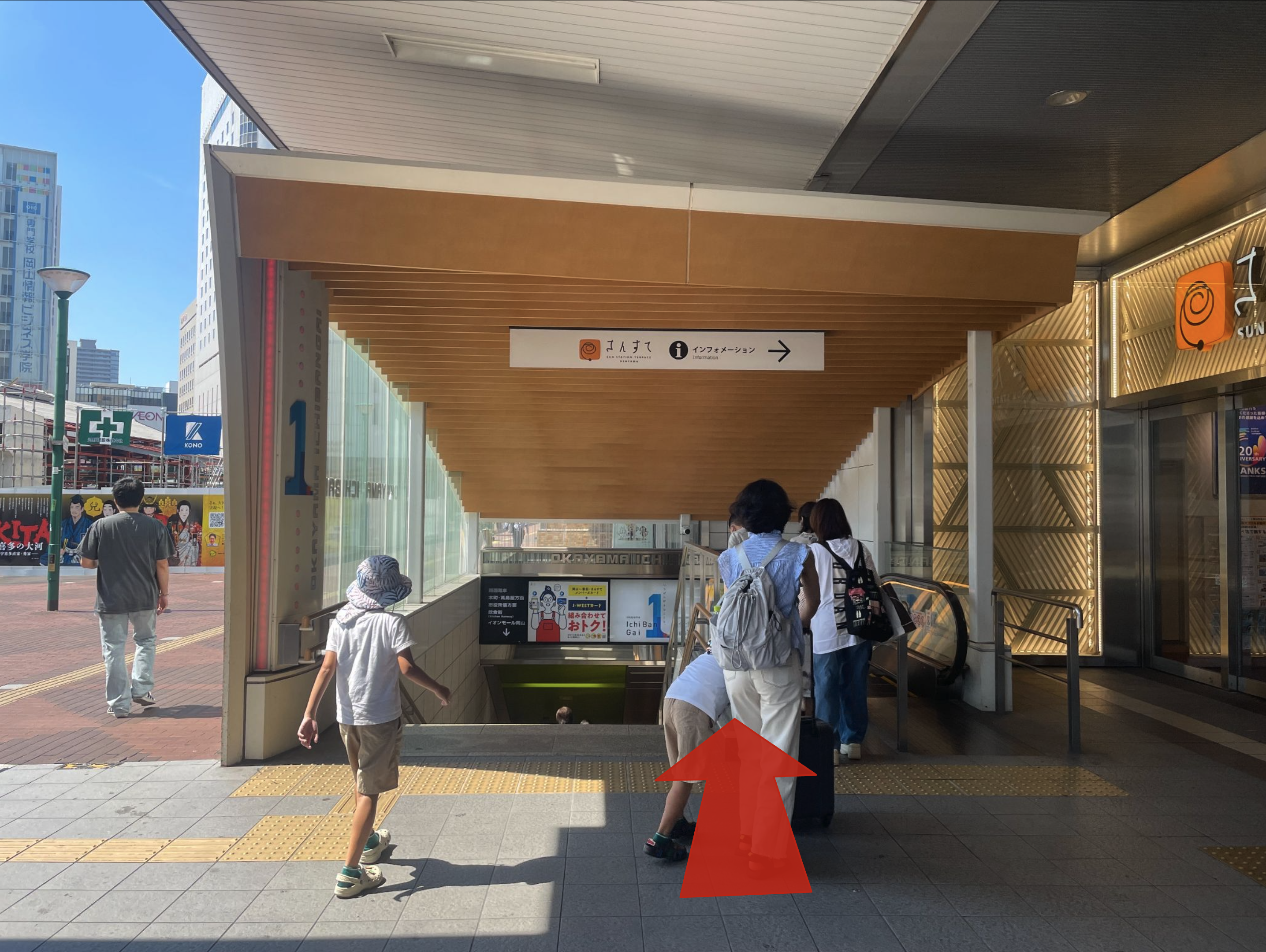 地下道へのエスカレーター