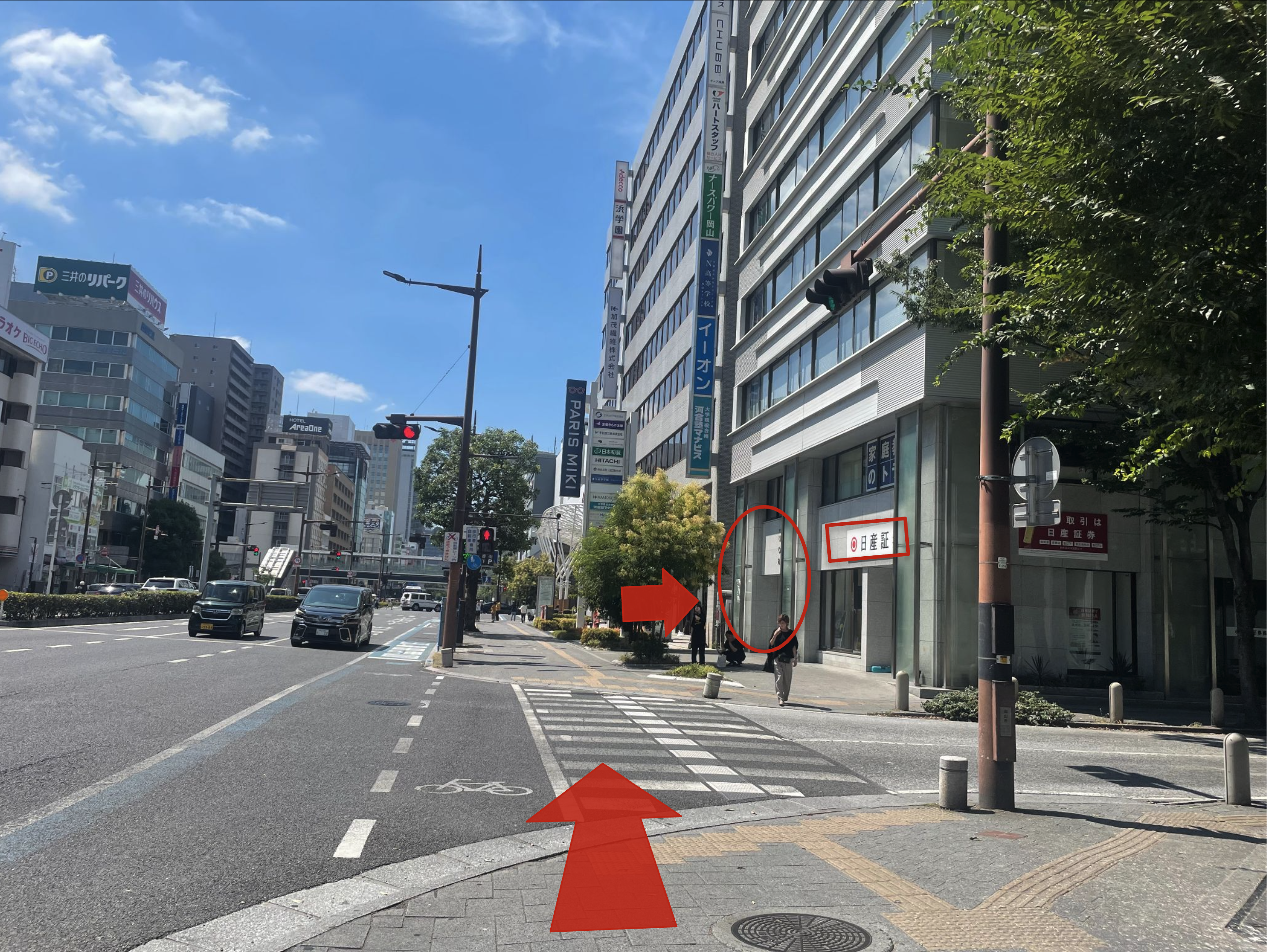地上出口から見える横断歩道
